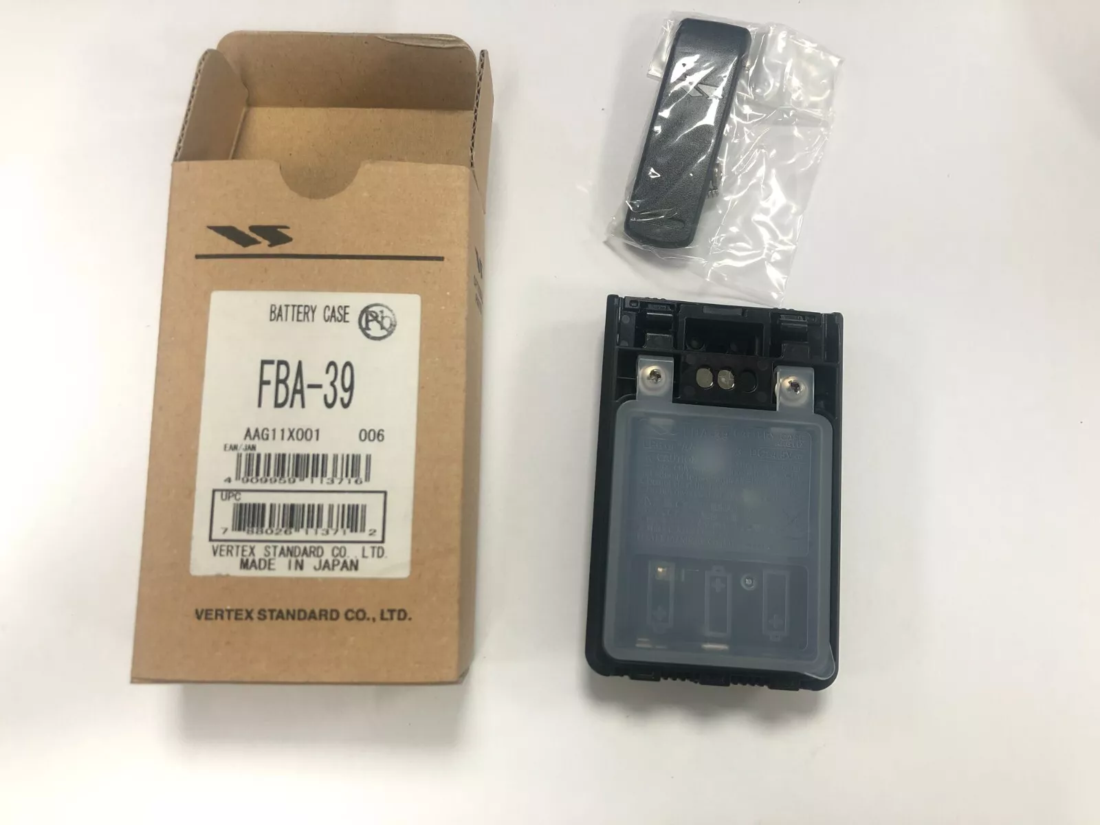 Yaesu Original FBA-39 AA Battery Case for VX-8R Series - Includes: Belt Clip
